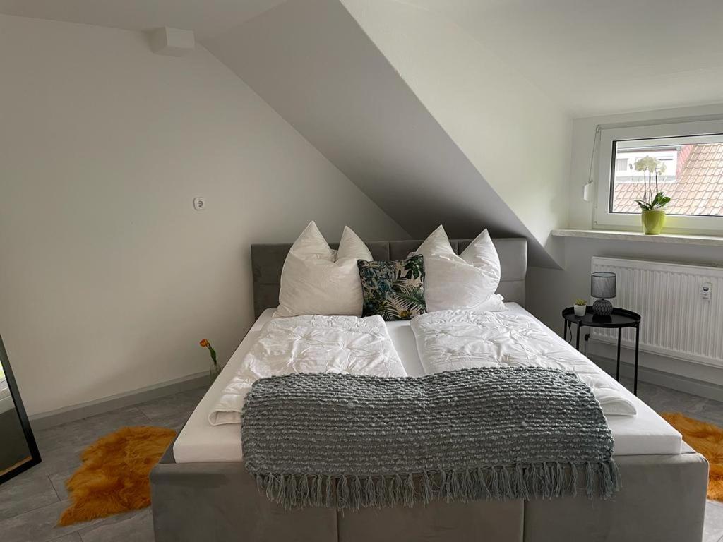 Wen Koenigsberger,Ruhige Dg-Wohnung In Weiden,2 Schlafzimmer,Parkplatz, Zentral! Weiden in der Oberpfalz Dış mekan fotoğraf